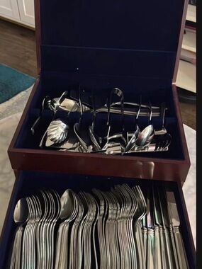 Hampton Stainless Steel Silverware Flatware Set w/ Storage Box 100+ Pieces